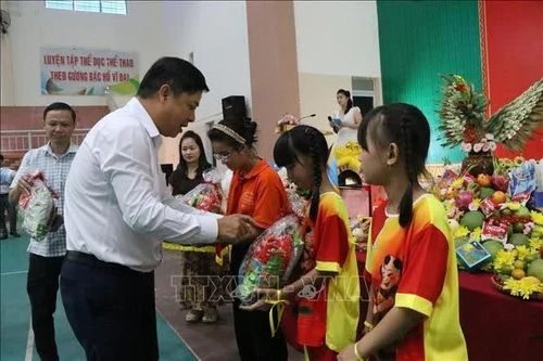Mang Trung thu trọn vẹn cho trẻ em có hoàn cảnh đặc biệt