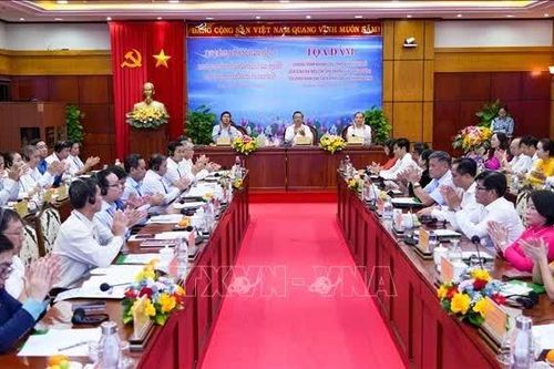 Chia sẻ kinh nghiệm xây dựng hệ thống chính trị với Đoàn cán bộ Lào