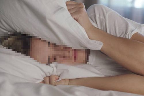 Người phụ nữ 39 tuổi ho suốt ngày, không ngờ 'thủ phạm' là vật dụng phòng tắm quen thuộc