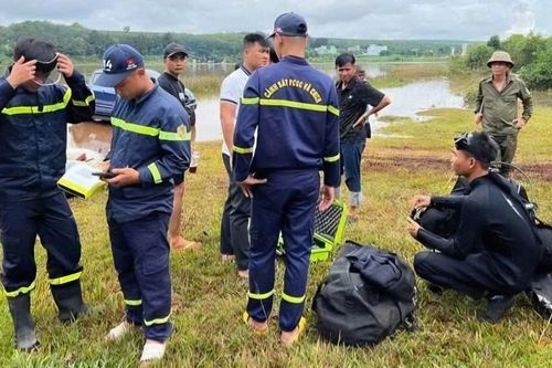 Xuyên đêm tìm người nghi bị lũ cuốn mất tích cùng ô tô ở Đồng Nai