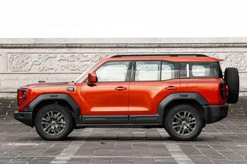 SUV địa hình dài hơn 5,1 mét, mạnh 831 mã lực, giá gần 1,4 tỷ đồng