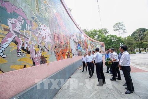 Giữ ký ức trên 5.250 viên gốm ở Tây Ninh