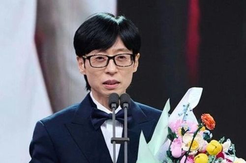 MC Yoo Jae Suk lần đầu hủy lịch quay sau 35 năm hoạt động