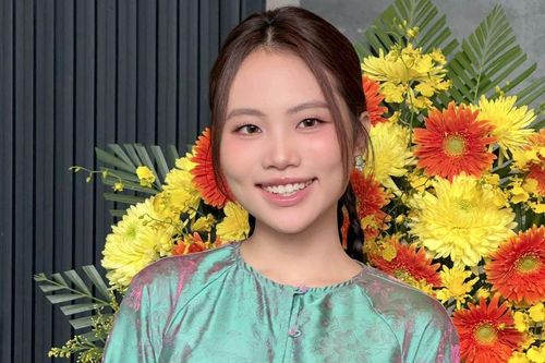 Phương Mỹ Chi khoe 'con trai' sau 6 ngày lọt lòng