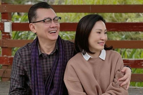 Hành trình đến Mỹ của Hữu Châu và Hồng Đào