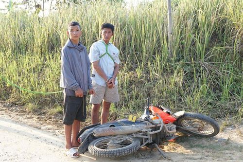 2 sợi dây chuyền vàng đeo trên cổ bị giật phăng, nạn nhân báo Công an liền biết diện mạo thủ phạm