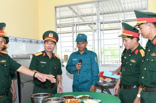 Tham quan mô hình doanh trại chính quy, xanh, sạch, đẹp