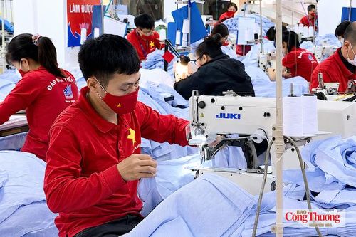 ADB nâng dự báo tăng trưởng GDP của Việt Nam
