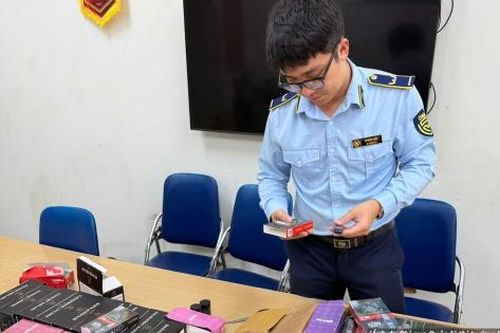 Hà Nội quyết liệt ngăn chặn thuốc lá điện tử qua không gian mạng