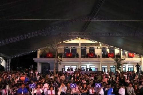 'Vầng trăng chiến sĩ' thắp sáng ước mơ trẻ em vùng biên Đà Nẵng