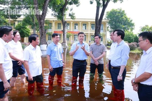Nhanh chóng khắc phục tình trạng ngập lụt để học sinh sớm trở lại lớp học