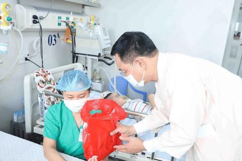 Bí thư Thành ủy Lê Ngọc Quang thăm, tặng quà trẻ em dịp Tết Trung thu