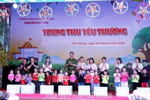 'Trung thu yêu thương' tại phân hiệu Bản Giang