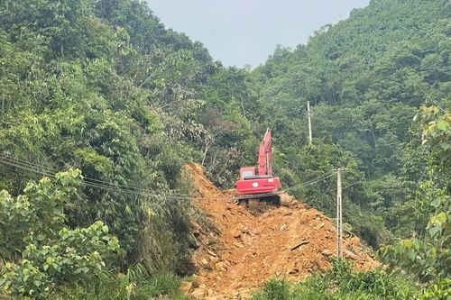 Xã Tân Hợp: Khắc phục sạt lở, mở đường tránh dự kiến ngày 23/9 thông tuyến tạm thời