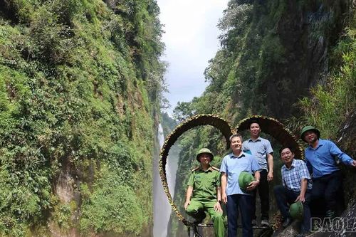 Phó Chủ tịch Thường trực UBND tỉnh Ngô Hạnh Phúc khảo sát tiềm năng du lịch Thác Rồng