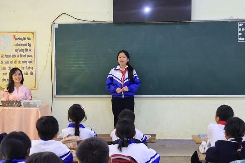 Cô lớp trưởng giàu nghị lực và ước mơ làm bác sĩ
