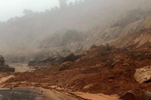 Đèo Gia Bắc trên Quốc lộ 28 sạt lở, các phương tiện tạm thời không lưu thông
