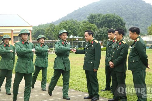 Mẫu mực giữa đời thường