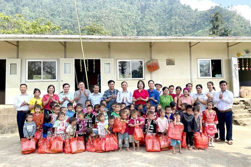 Quỹ Tâm hồn đẹp Hà Nội hỗ trợ bữa ăn trưa cho học sinh tại 2 điểm trường