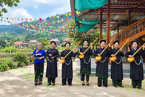 Về Khuân Bang nghe chuyện bản làng