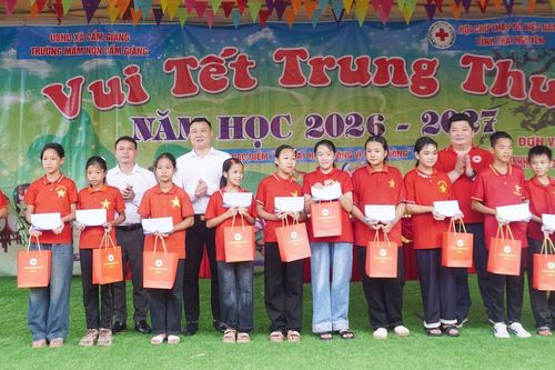 Ấm áp 'Trung thu cho em' tại Cẩm Giàng