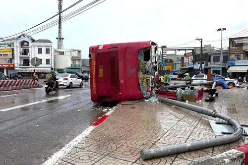 Tai nạn giao thông 23/9: Lật xe khách giường nằm tại Gia Lai, 2 người tử vong