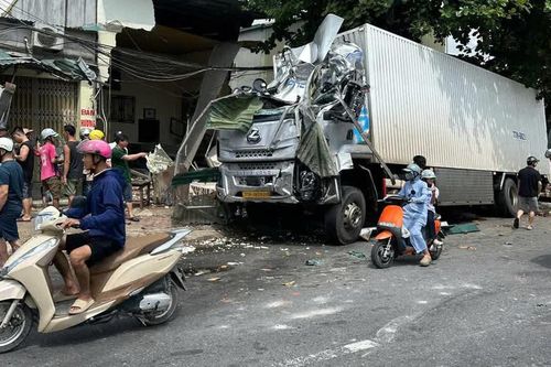 Tai nạn giao thông liên hoàn ở Thanh Hóa, 4 người thương vong
