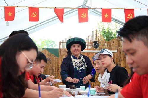 Nữ giám đốc HTX và hành trình 'dệt' quyền năng kinh tế cho phụ nữ vùng cao
