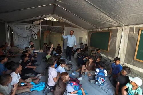 Trẻ em Gaza trở lại trường giữa đống đổ nát