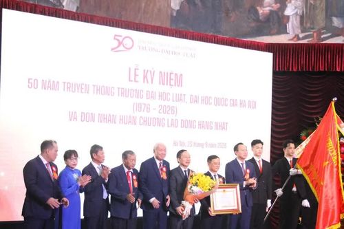 Trường Đại học Luật, Đại học Quốc gia Hà Nội đón nhận Huân chương Lao động hạng Nhất