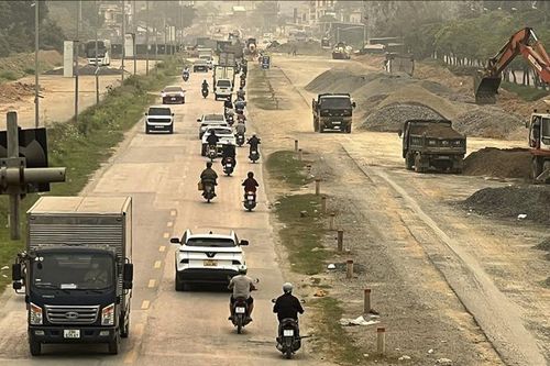 Tích cực thi công mở rộng Quốc lộ 6