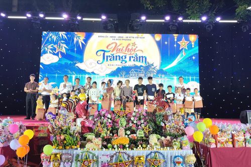 Lung linh đêm hội Trăng Rằm, ấm áp tình yêu dành cho trẻ thơ