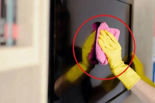 Mẹo vệ sinh màn hình tivi sạch bóng không còn một hạt bụi, không xước màn