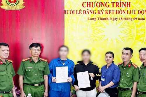 Lễ đăng ký kết hôn đặc biệt giữa nơi tạm giam, mở thêm niềm tin cho người lầm lỗi