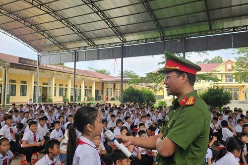 'Bắt cóc online' nhắm vào người trẻ: Giả danh công an, dựng 'vụ án' rồi ép nạn nhân tự cách ly