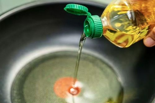 Dầu ăn mở nắp bao lâu nên dùng hết? Nhiều người đang bảo quản sai cách