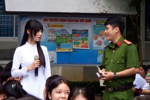 Công an xã Đất Đỏ tuyên truyền phòng, chống ma túy và an toàn giao thông cho hơn 3.000 học sinh, giáo viên