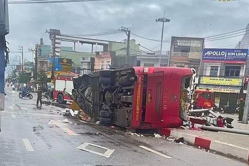 Lật xe khách giường nằm tại Gia Lai, nhiều người bị thương