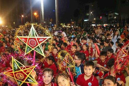 Rộn ràng Tết Trung thu, ngập tràn tiếng cười trẻ thơ