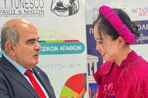 Huyền Trang và hành trình của 'Nghệ sĩ tiên phong gìn giữ và phát huy âm nhạc dân gian 2026'