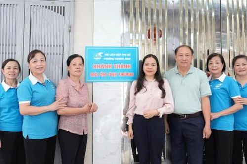 Phường Khương Đình: Trao mái ấm tình thương cho gia đình có hoàn cảnh khó khăn