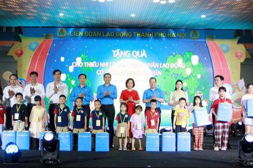 Ấm áp chương trình 'Vui hội Trăng rằm' dành cho con công nhân lao động