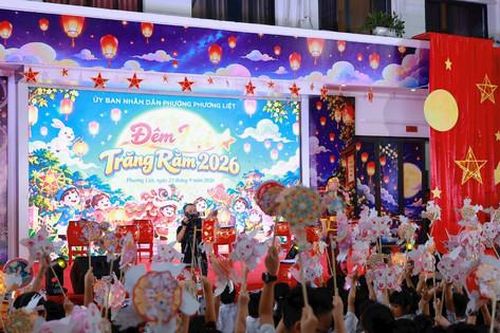Trẻ em phường Phương Liệt hạnh phúc trong 'Đêm hội trăng rằm' 2026