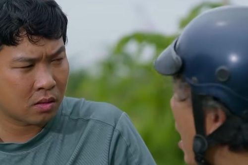 Chú Tư và Bình 'bốp' dùng flycam ghi hình tàu hút trộm cát
