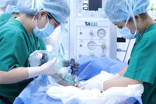 Thai phụ 30 tuổi tiền sản giật nặng, mẹ con nguy kịch khi sinh non ở tuần 31