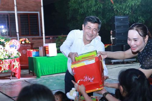 Vầng trăng yêu thương dành tặng trẻ em có hoàn cảnh đặc biệt