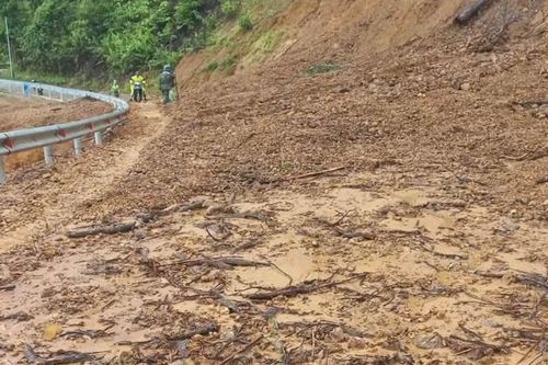 Xuất hiện hàng trăm điểm nguy cơ sạt lở ở 7 tỉnh thành
