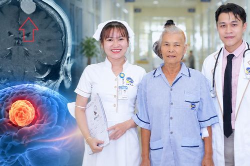 Người phụ nữ Campuchia phát hiện u màng não từ dấu hiệu yếu bàn tay phải
