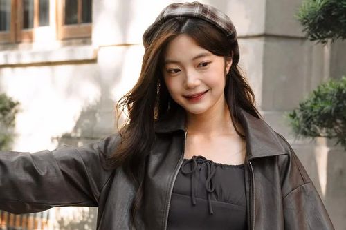 Công thức mặc đẹp cho ngày giao mùa: Tạm cất chiếc quần jeans quen thuộc
