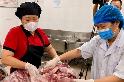 Tổ chức bữa ăn bán trú: 'Tiền kiểm là chính chứ không phải hậu kiểm'